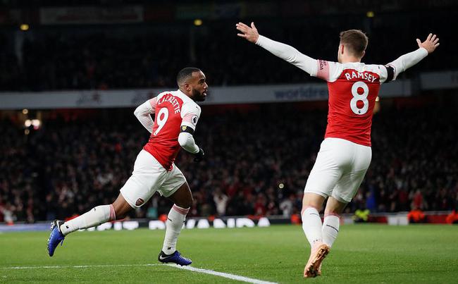  阿森纳门将低级失误，伯恩茅斯补时扳平抢关键一分  