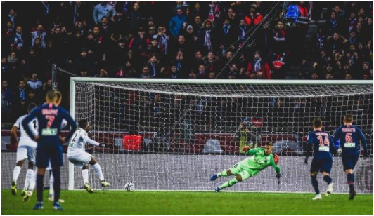  巴黎圣日耳曼,主场三球完胜昂热稳居积分榜首  