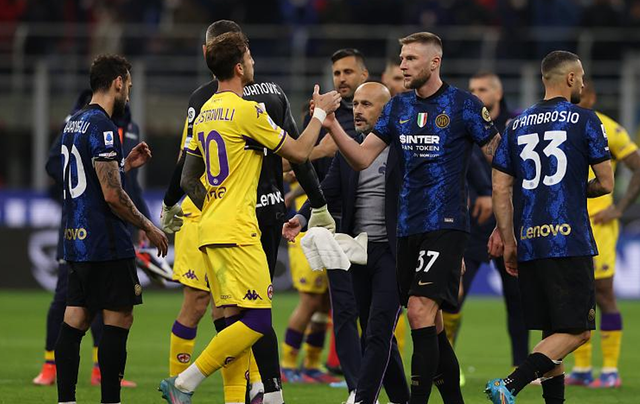  佛罗伦萨主场爆冷击败卫冕冠军终结其连胜纪录